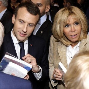 Le président de la République française Emmanuel Macron, sa femme Brigitte Macron et la ministre de la Culture Françoise Nyssen inaugurent la 38ème édition du salon Livre au parc des expositions à Paris, le 15 mars 2018. © Cédric Perrin/Bestimage