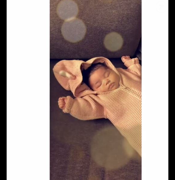 Kylie Jenner montre sa fille Stormi sur les réseaux sociaux, le 14 mars 2018.