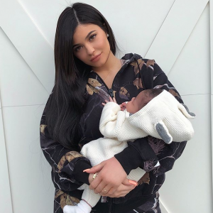 Kylie Jenner prend la pose avec sa fille Stormi le 1er mars 2018