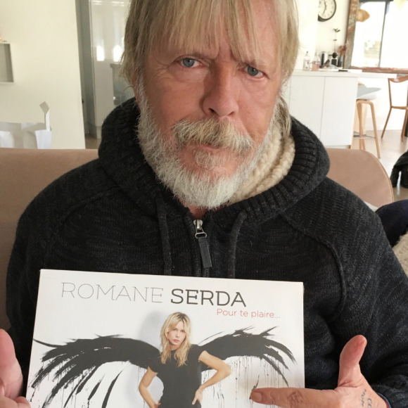 Renaud soutient son ex-femme Romane Serda le jour de la sortie de son nouvel album intitulé "Pour te plaire" le 9 mars 2018