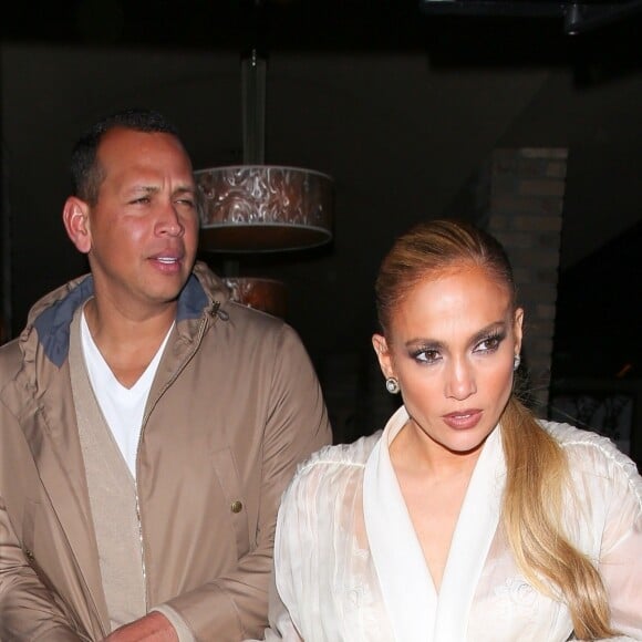 Jennifer Lopez et son compagnon Alex Rodriguez à West Hollywood, le 8 mars 2018.