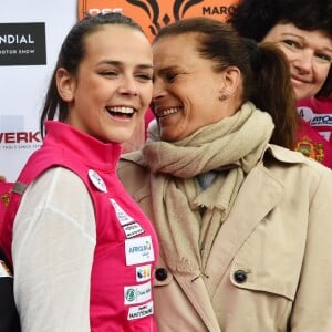 La princesse Stéphanie de Monaco et sa fille Pauline Ducruet - Départ du 28ème Rallye Aïcha des Gazelles depuis la Place du Palais de Monaco à Monaco le 17 mars 2018. Les véhicules électriques ainsi que les équipages monégasques ont quitté la Principauté pour rejoindre les autres véhicules à Nice sur la Promenade des Anglais. © Bruno Bebert/Bestimage