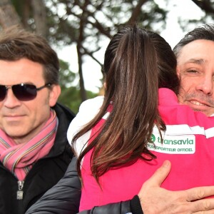 Pauline Ducruet dans les bras de son père Daniel Ducruet sous les regard de Maguy Ducruet, sa grand-mère - Départ du 28ème Rallye Aïcha des Gazelles depuis la Place du Palais de Monaco à Monaco le 17 mars 2018. Les véhicules électriques ainsi que les équipages monégasques ont quitté la Principauté pour rejoindre les autres véhicules à Nice sur la Promenade des Anglais. © Bruno Bebert/Bestimage