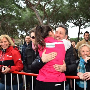 Daniel Ducruet, très ému, avec ses filles Pauline Ducruet et Linoué et Maguy Ducruet - Départ du 28ème Rallye Aïcha des Gazelles depuis la Place du Palais de Monaco à Monaco le 17 mars 2018. Les véhicules électriques ainsi que les équipages monégasques ont quitté la Principauté pour rejoindre les autres véhicules à Nice sur la Promenade des Anglais. © Bruno Bebert/Bestimage