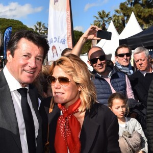 Dominique Serra (l'organisatrice du Rallye Aicha des Gazelles), Christian Estrosi, le maire de Nice, et sa femme Laura Tenoudji avec leur fille Bianca - Départ du 28ème Rallye Aicha des Gazelles depuis la Promenade des Anglais à Nice le 17 mars 2018. © Bruno Bebert/Bestimage