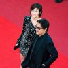 Charlotte Gainsbourg et son compagnon Yvan Attal à la montée des marches du film "How to Talk With Girls at Parties" lors du 70ème Festival International du Film de Cannes, le 21 mai 2017.