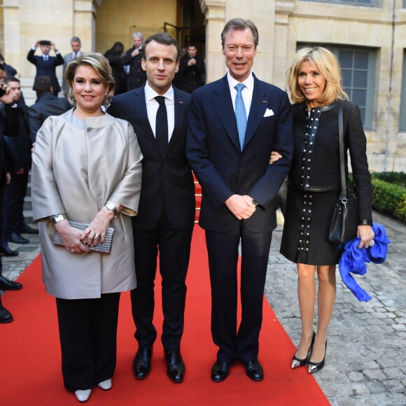 Emmanuel Macron et son épouse Brigitte avec le grand-duc Henri et la grande-duchesse Maria Teresa de Luxembourg à l'Académie française à Paris, France, la 20 mars 2018. Le chef de l'État a énuméré une trentaine de mesures destinées à renforcer "la place et le rôle" de la langue française et du plurilinguisme dans le monde. © Christian Liewig/Pool/Bestimage