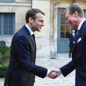 Emmanuel Macron, le grand-duc Henri et la grande-duchesse Maria Teresa de Luxembourg à l'Académie française à Paris, France, la 20 mars 2018. Le chef de l'État a énuméré une trentaine de mesures destinées à renforcer "la place et le rôle" de la langue française et du plurilinguisme dans le monde. © Christian Liewig/Pool/Bestimage