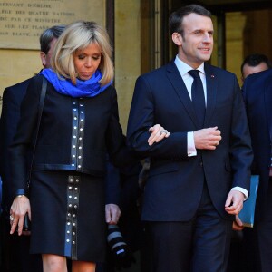 Emmanuel Macron et son épouse Brigitte à l'Académie française à Paris, France, la 20 mars 2018. Le chef de l'État a énuméré une trentaine de mesures destinées à renforcer "la place et le rôle" de la langue française et du plurilinguisme dans le monde. © Christian Liewig/Pool/Bestimage