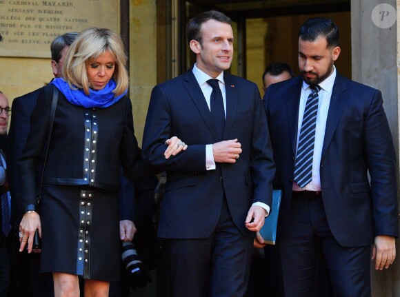 Emmanuel Macron et son épouse Brigitte à l'Académie française à Paris, France, la 20 mars 2018. Le chef de l'État a énuméré une trentaine de mesures destinées à renforcer "la place et le rôle" de la langue française et du plurilinguisme dans le monde. © Christian Liewig/Pool/Bestimage