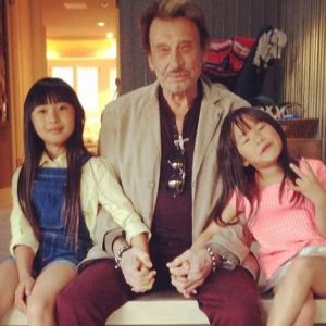 Johnny Hallyday avec ses filles Jade et Joy sur Instagram, le 14 avril 2014.