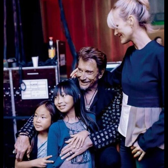 Johnny Hallyday avec ses filles Jade et Joy et sa femme Laeticia sur Instagram, le 26 mai 2017.