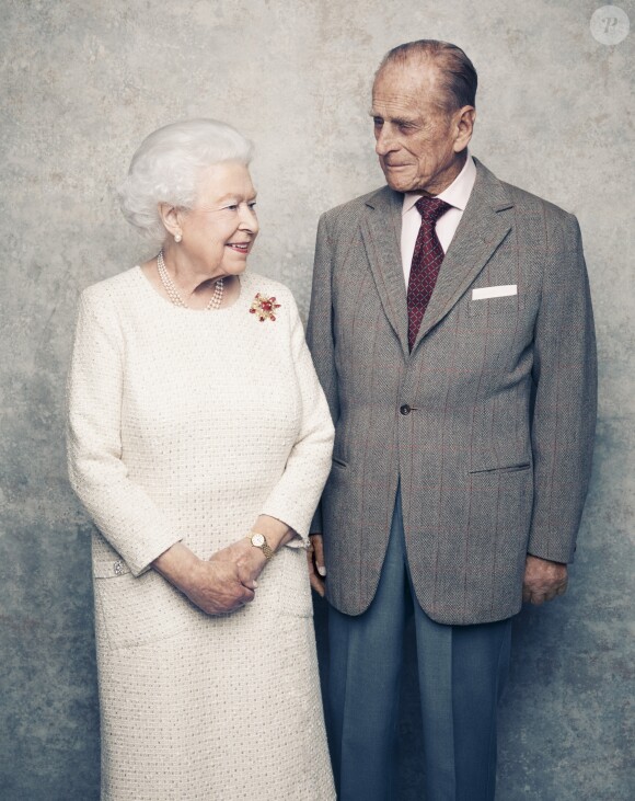 Portrait de la reine Elisabeth II d'Angleterre et du prince Philip, duc d'Edimbourg, pour leurs noces de platine à Londres, Royaume-Uni, le 3 novembre 2017. © Matt Holyoak / Camera Press / Bestimage