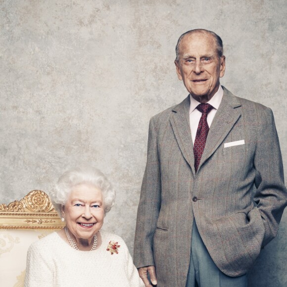 Portrait de la reine Elisabeth II d'Angleterre et du prince Philip, duc d'Edimbourg, pour leurs noces de platine à Londres, Royaume-Uni, le 3 novembre 2017. © Matt Holyoak / Camera Press / Bestimage