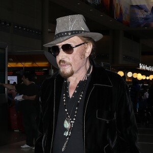 Johnny Hallyday quitte définitivement Los Angeles pour Paris ce jours là - Semi-exclusif - Johnny Hallyday à quitté Los Angeles pour Paris avec sa femme Laeticia, ses filles Jade et Joy, son manager Sébastien Farran, Elyette la grand-mère de sa femme et sa chienne Cheyenne le 29 mai 2017.