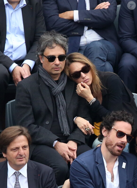 Laura Smet et son compagnon Raphaël - People dans les tribunes de la finale homme des internationaux de France de Roland Garros à Paris le 5 juin 2016. © Moreau-Jacovides / Bestimage