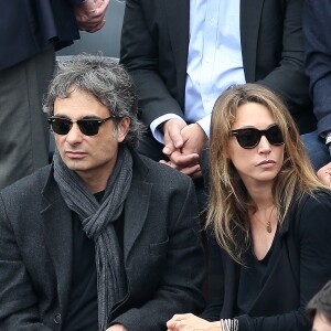 Laura Smet et son compagnon Raphaël dans les tribunes de la finale homme des internationaux de France de Roland Garros à Paris le 5 juin 2016. © Moreau-Jacovides / Bestimage