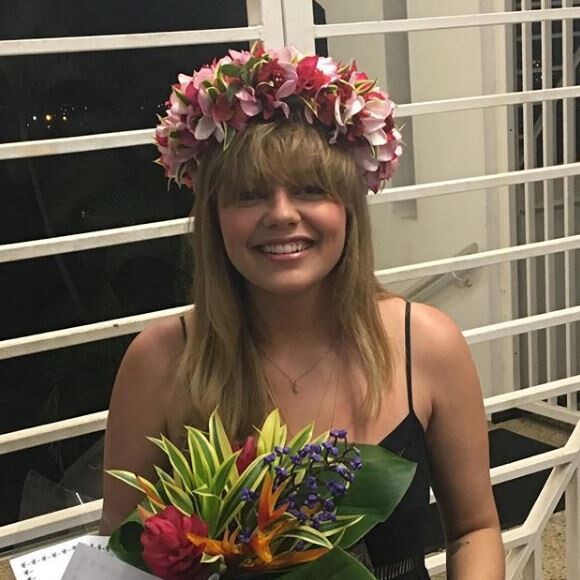 Louane se produit dans les îles du Pacifique (Tahiti, Nouvelle-Calédonie). Mars 2018