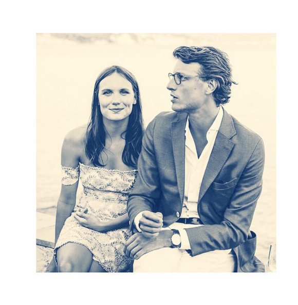 Ana Girardot pose avec son amoureux, Arthur de Villepin. (photo postée le 18 juillet 2015)