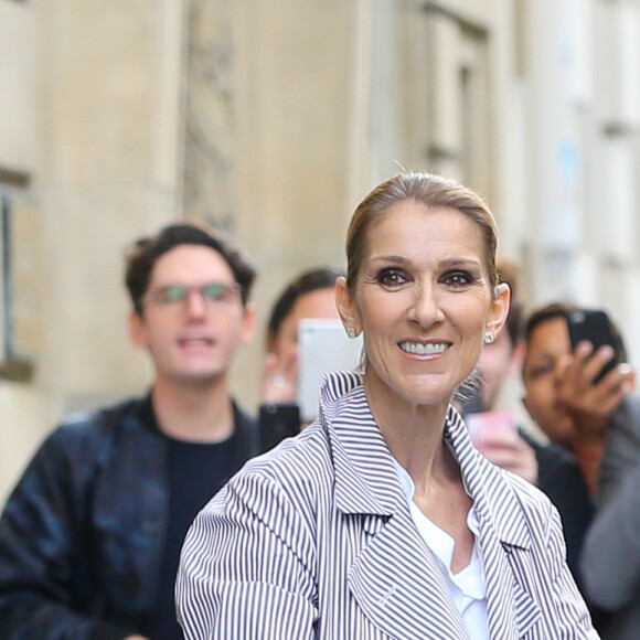La chanteuse canadienne Céline Dion quitte Paris pour partir en vacances après sa tournée en Europe à guichets fermés. Paris, le 10 août 2017.© Agence/Bestimage