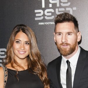 Lionel Messi et sa femme Antonella Roccuzzo enceinte - The Best FIFA Football Awards 2017 au London Palladium à Londres, le 23 octobre 2017. © Pierre Perusseau/Bestimage