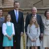 Le roi Felipe VI et la reine Letizia d'Espagne, leurs filles la princesse Leonor des Asturies et l'infante Sofia, ainsi que le roi Juan Carlos Ier et la reine Sofia étaient réunis à Palma de Majorque le 1er avril 2018 pour la messe de Pâques.