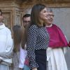 Le roi Felipe VI et la reine Letizia d'Espagne, en haut Carolina Herrera et pantalon Hugo Boss, leurs filles la princesse Leonor des Asturies et l'infante Sofia, ainsi que le roi Juan Carlos Ier et la reine Sofia étaient réunis à Palma de Majorque le 1er avril 2018 pour la messe de Pâques.