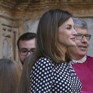 Le roi Felipe VI et la reine Letizia d'Espagne, en haut Carolina Herrera et pantalon Hugo Boss, leurs filles la princesse Leonor des Asturies et l'infante Sofia, ainsi que le roi Juan Carlos Ier et la reine Sofia étaient réunis à Palma de Majorque le 1er avril 2018 pour la messe de Pâques.