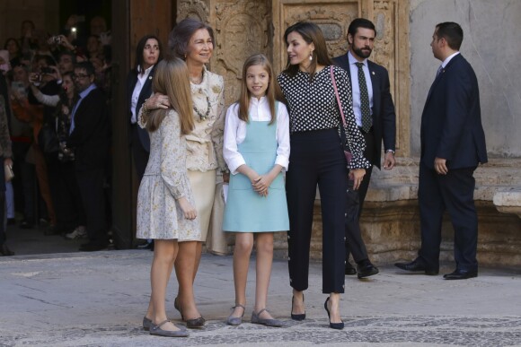 Sofia et Letizia d'Espagne avec Leonor et Sofia. Le roi Felipe VI et la reine Letizia d'Espagne, leurs filles la princesse Leonor des Asturies et l'infante Sofia, ainsi que le roi Juan Carlos Ier et la reine Sofia étaient réunis à Palma de Majorque le 1er avril 2018 pour la messe de Pâques.