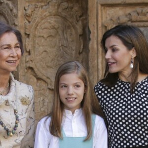 Sofia et Letizia d'Espagne avec Leonor et Sofia. Le roi Felipe VI et la reine Letizia d'Espagne, leurs filles la princesse Leonor des Asturies et l'infante Sofia, ainsi que le roi Juan Carlos Ier et la reine Sofia étaient réunis à Palma de Majorque le 1er avril 2018 pour la messe de Pâques.