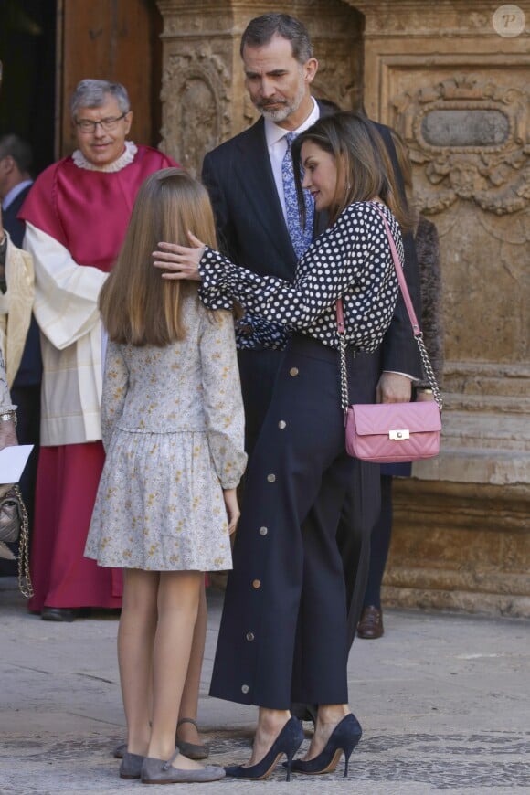 Felipe, Letizia et Leonor. Le roi Felipe VI et la reine Letizia d'Espagne, leurs filles la princesse Leonor des Asturies et l'infante Sofia, ainsi que le roi Juan Carlos Ier et la reine Sofia étaient réunis à Palma de Majorque le 1er avril 2018 pour la messe de Pâques.