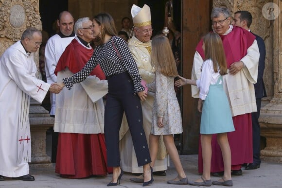 Letizia et ses filles. Le roi Felipe VI et la reine Letizia d'Espagne, leurs filles la princesse Leonor des Asturies et l'infante Sofia, ainsi que le roi Juan Carlos Ier et la reine Sofia étaient réunis à Palma de Majorque le 1er avril 2018 pour la messe de Pâques.