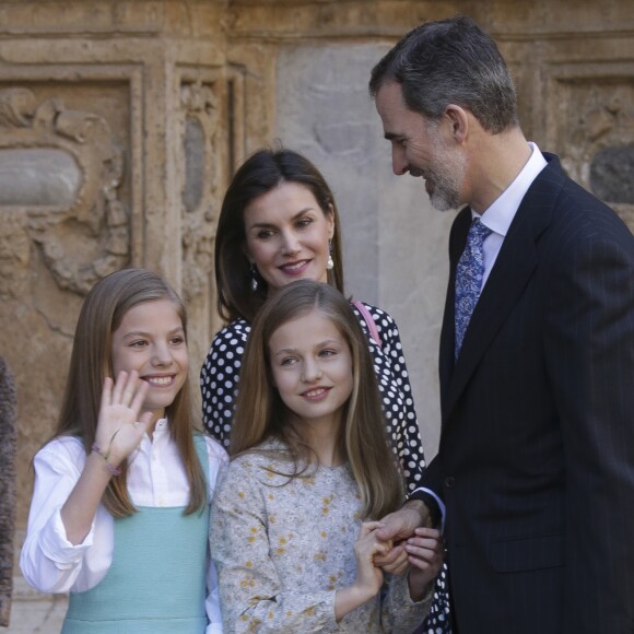 Le roi Felipe VI et la reine Letizia d'Espagne, leurs filles la princesse Leonor des Asturies et l'infante Sofia, ainsi que le roi Juan Carlos Ier et la reine Sofia étaient réunis à Palma de Majorque le 1er avril 2018 pour la messe de Pâques.