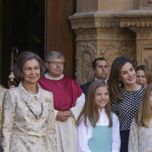 Le roi Felipe VI et la reine Letizia d'Espagne, leurs filles la princesse Leonor des Asturies et l'infante Sofia, ainsi que le roi Juan Carlos Ier et la reine Sofia étaient réunis à Palma de Majorque le 1er avril 2018 pour la messe de Pâques.