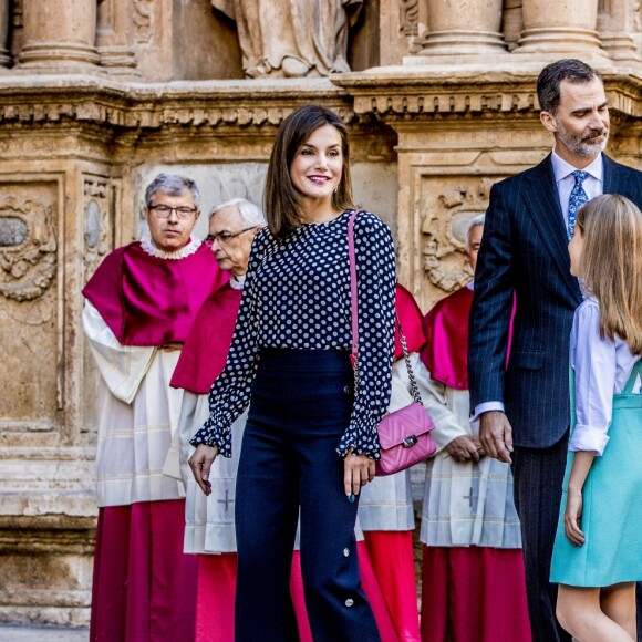 Le roi Felipe VI et la reine Letizia d'Espagne, leurs filles la princesse Leonor des Asturies et l'infante Sofia, ainsi que le roi Juan Carlos Ier et la reine Sofia étaient réunis à Palma de Majorque le 1er avril 2018 pour la messe de Pâques.