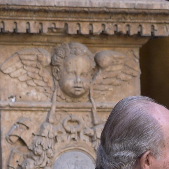 Le roi Felipe VI et la reine Letizia d'Espagne, leurs filles la princesse Leonor des Asturies et l'infante Sofia, ainsi que le roi Juan Carlos Ier et la reine Sofia étaient réunis à Palma de Majorque le 1er avril 2018 pour la messe de Pâques.