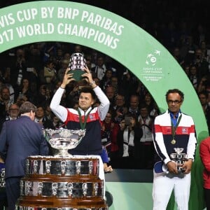 Jo-Wilfried Tsonga et Yannick Noah - L'équipe de France de tennis célèbre sa victoire contre l'équipe de tennis Belgique lors de Finale de la coupe Davis au Stade Pierre Mauroy à Villeneuve d'Ascq, France, le 26 novembre 2017. © Perusseau-Veeren/Bestimage