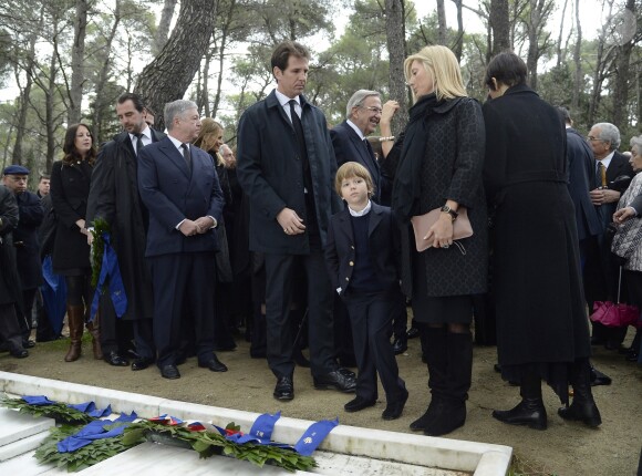 Le prince Paul (Pavlos) et la princesse Marie-Chantal de Grèce au cimetière du Palais Tatoi à Athènes le 6 mars 2014 lors d'une cérémonie commémorant le 50e anniversaire de la mort du roi Pavlos (Paul).