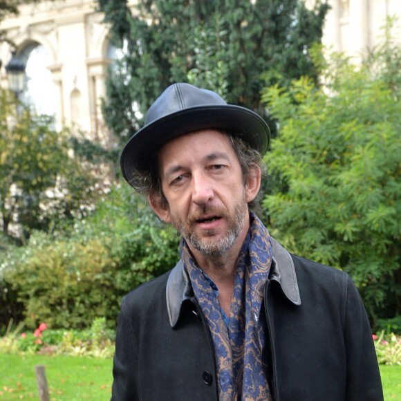 Arthur H. - People au défilé "Agnès b". à Paris lors des collections prêt à-porter Printemps-Eté 2018 à Paris, le mardi 3 octobre 2017 © CVS / Veeren / Bestimage 03/10/2017 - Paris