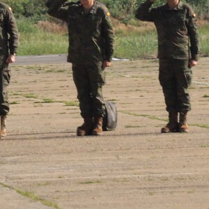 Le roi Felipe VI d'Espagne en déplacement sur la base militaire El Copero à Dos Hermanas, près de Séville, le 4 avril 2018