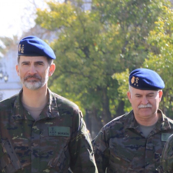 Le roi Felipe VI d'Espagne en déplacement sur la base militaire El Copero à Dos Hermanas, près de Séville, le 4 avril 2018