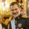 Le roi Felipe VI d'Espagne reçoit les lettres de créances des ambassadeurs au palais royal à Madrid le 5 avril 2018.