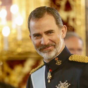 Le roi Felipe VI d'Espagne reçoit les lettres de créances des ambassadeurs au palais royal à Madrid le 5 avril 2018.