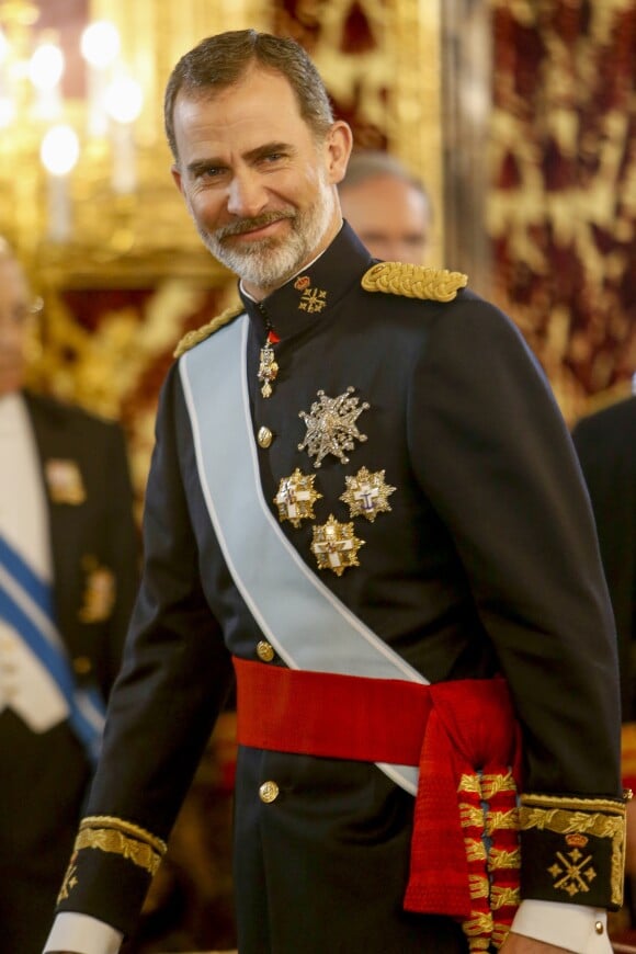 Le roi Felipe VI d'Espagne reçoit les lettres de créances des ambassadeurs au palais royal à Madrid le 5 avril 2018.