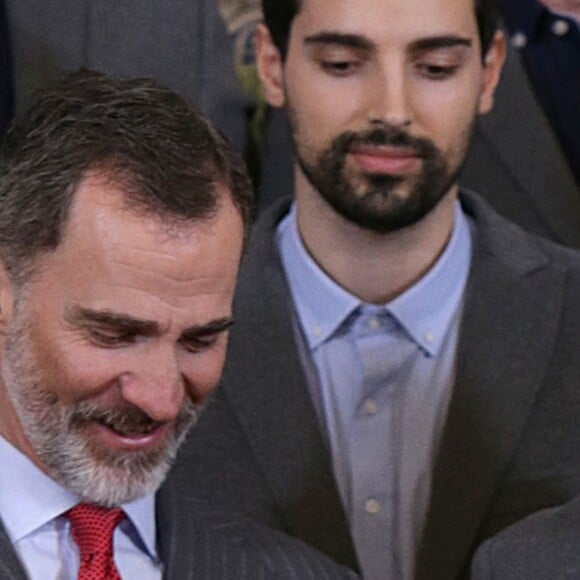 Le roi Felipe VI d'Espagne reçoit l'équipe d'Espagne de Handball au Palais de la Zarzuela à Madrid le 6 avril 2018.