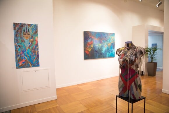 Exclusif - Vernissage de l'exposition "Pluie d'étoiles" de la peintre Myriam Ghilan à la Galerie 89, à Paris le 29 mars 2018. © Cyril Moreau/Bestimage  
