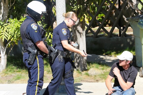 Exclusif - Un fan tente de s'inviter chez Taylor Swift. Arrêté par les agents de sécurité, ces derniers ont appelé la police. Los Angeles, le 8 avril 2018