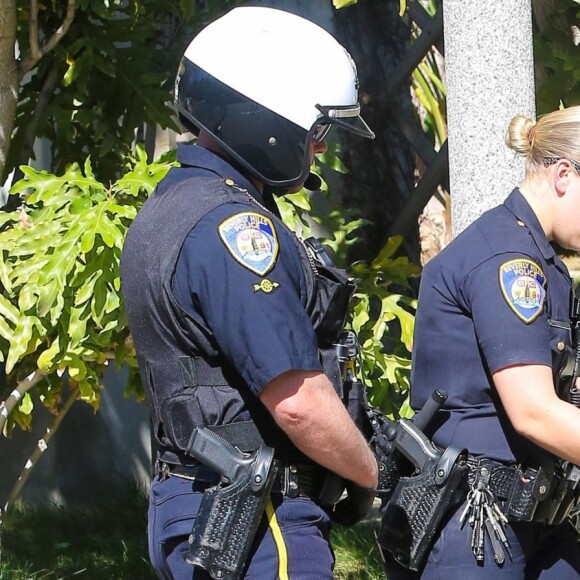 Exclusif - Un fan tente de s'inviter chez Taylor Swift. Arrêté par les agents de sécurité, ces derniers ont appelé la police. Los Angeles, le 8 avril 2018