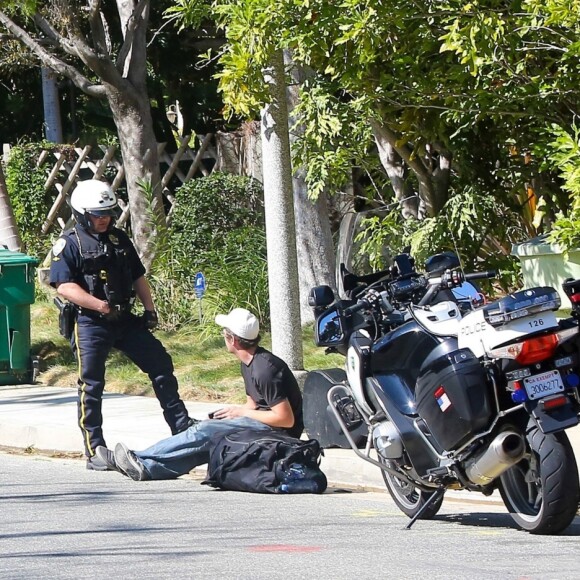 Exclusif - Un fan tente de s'inviter chez Taylor Swift. Arrêté par les agents de sécurité, ces derniers ont appelé la police. Los Angeles, le 8 avril 2018