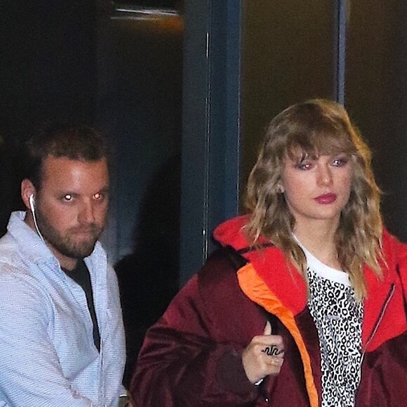 Taylor Swift à la sortie d'un immeuble à New York, le 13 novembre 2017